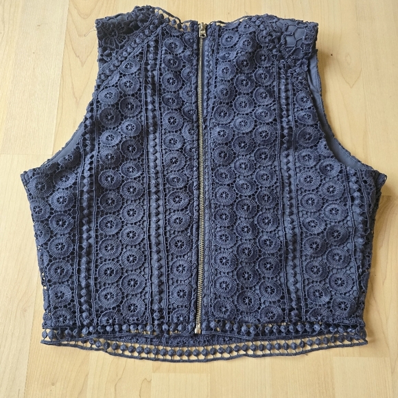 Abercrombie And Fitch Zip Back Crochet Crop Top Size Small - Picture 2 of 7